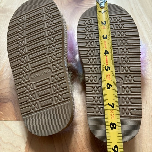 Minnetonka Lyla Slipper Rainbow Fuzzy Unicorn NEW - Picture 14 of 15